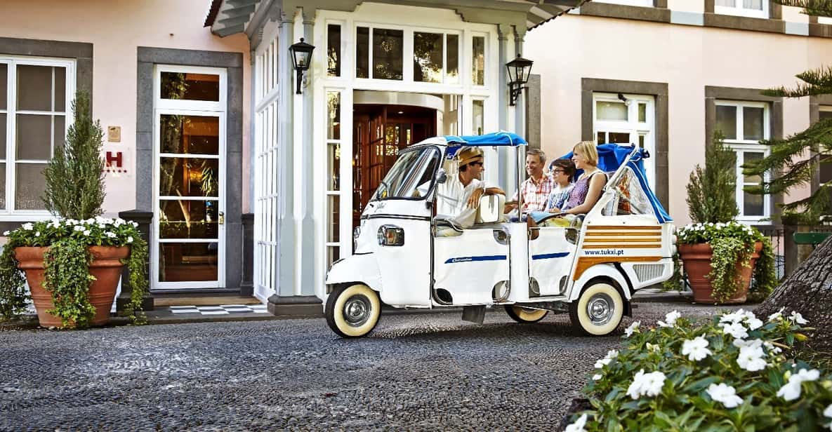 Lisbon's historic old town in a tuk-tuk in German - Senhora do Monte Viewpoint: The Big Finish on the Hill
