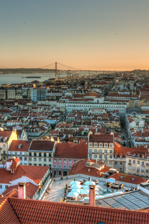 Lisbon's historic old town in a tuk-tuk in German - Price and Weather: What to Expect from the Tuk-Tuk Ride