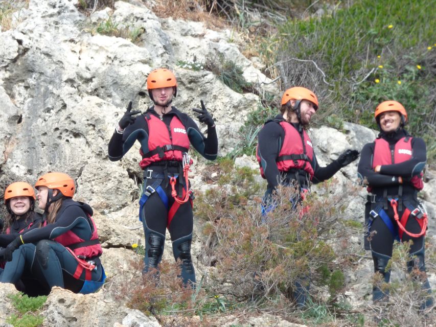 Portinho da Arrábida: Coasteering Boat Tour - Meeting at Portinho Arrábida Beach: what to bring and how the day starts