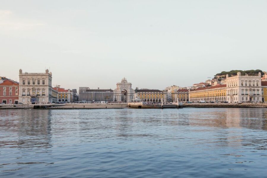 Private Lisbon Sightseeing Sailing Boat Tour with Locals - The Captain + Live Guide Factor: How the Narration Works