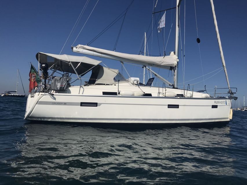 Private Romantic cruise with sparkling wine- 2-Hour- Lisbon - The Crew’s Job: Keep You Relaxed, Not Rushed