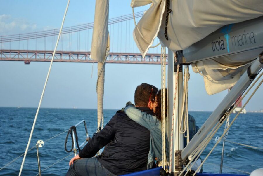 Private Romantic cruise with sparkling wine- 2-Hour- Lisbon - Sparkling Wine Moments: Easy Toast, Easy Timing