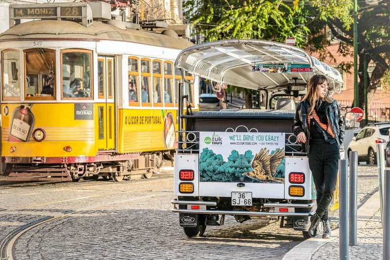Private Tuk Tuk Tour Lisbon Old Town - Key things I’d notice right away
