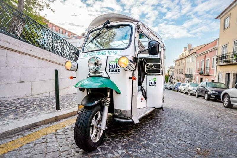 Private Tuk Tuk Tour Lisbon Old Town - Meet at Hard Rock Cafe Lisboa: a simple start in a busy city
