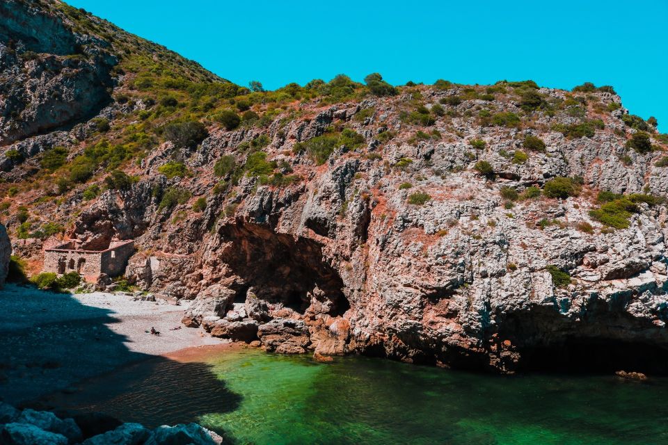 Sesimbra: Arrábida Beaches & Caves Boat Tour with Snorkeling - Arrábida Natural Park by boat: why Sesimbra is the right launch point