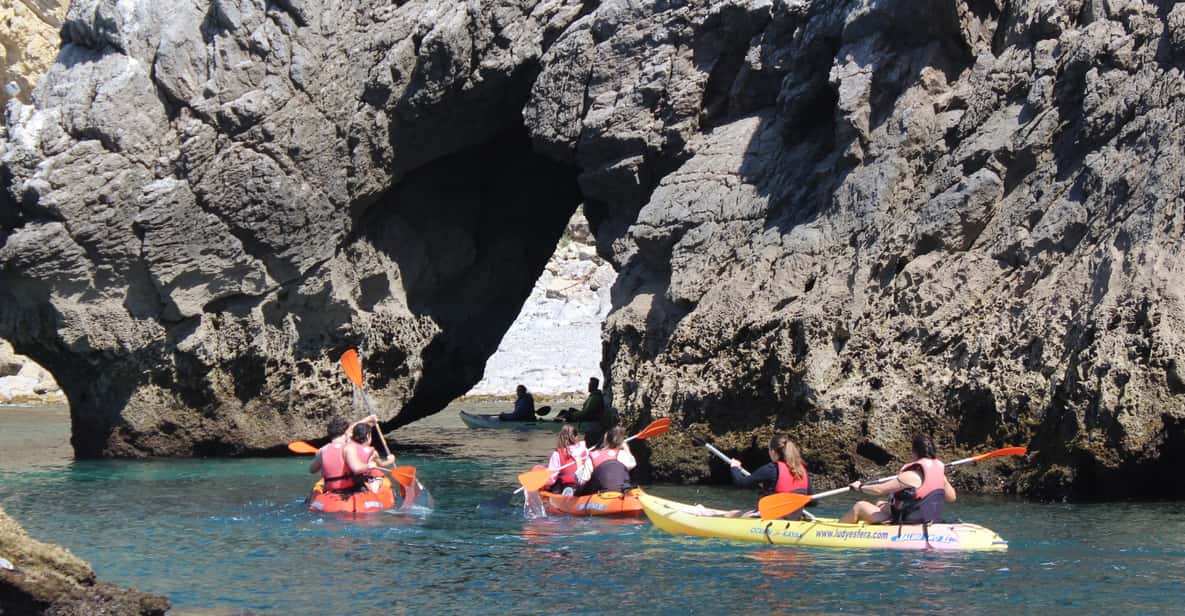 Sesimbra: Ribeiro Cavalo Beach, Caves, & Arrábida Kayak Tour - The return paddling: guided but not rushed