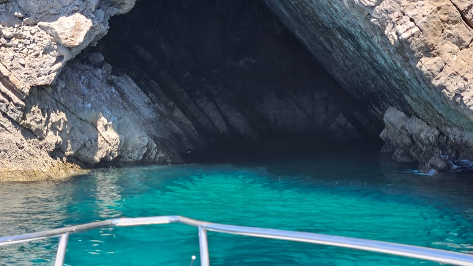 Sesimbra: Rote of Wonders/ Private Boat Tour along the cost - Captain Bruno’s Style: A Guide Who Actually Explains